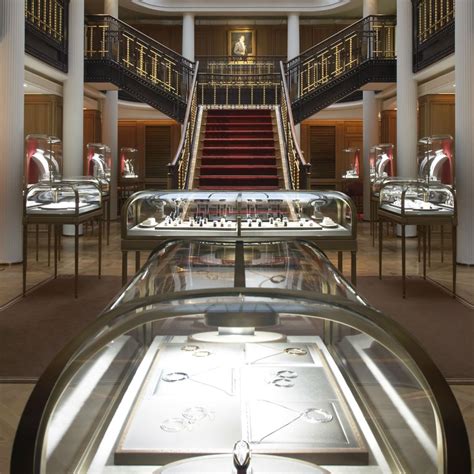 cartier jewelry paris.